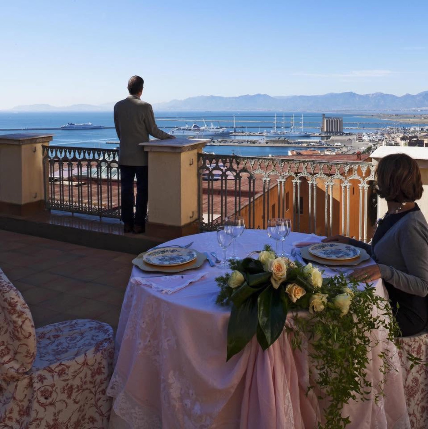 La terrazza panoramica di Palazzo De Candia sul golfo di Cagliari