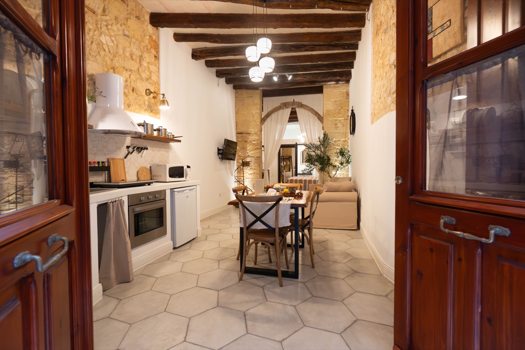 Cucina, zona pranzo e soggiorno