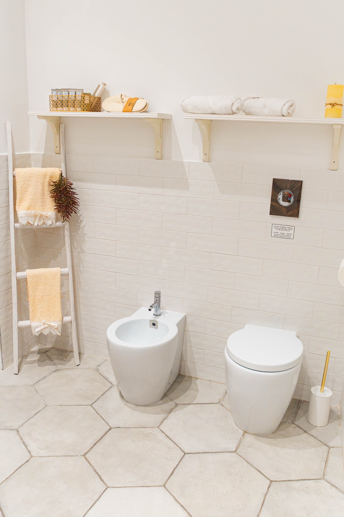 Sanitari: wc e bidet separati